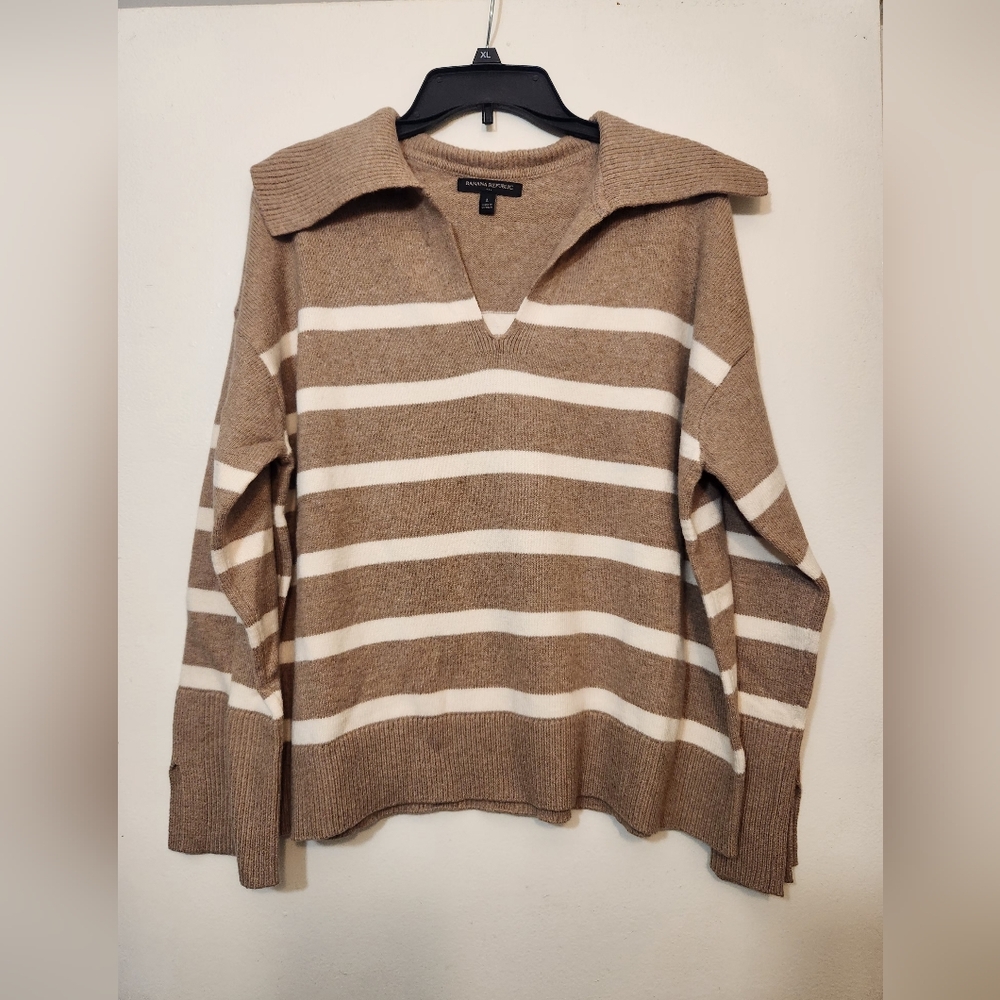 Banana Republic sweater - Large Nwt